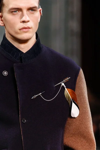 Look 28